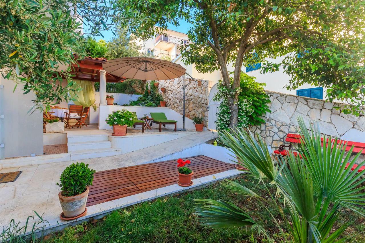 Holiday Home Lola, Sea On A Palm! Heated Pool Trogir Eksteriør billede