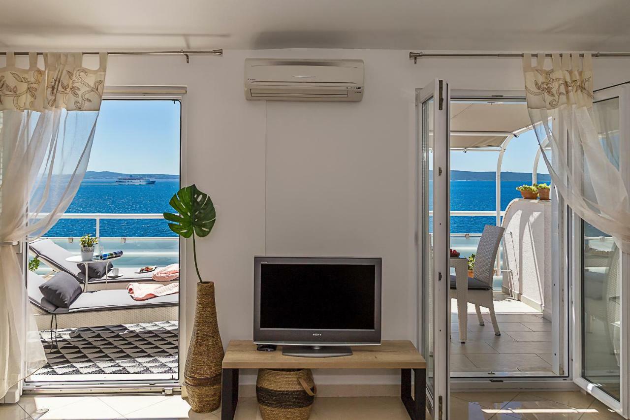 Holiday Home Lola, Sea On A Palm! Heated Pool Trogir Eksteriør billede