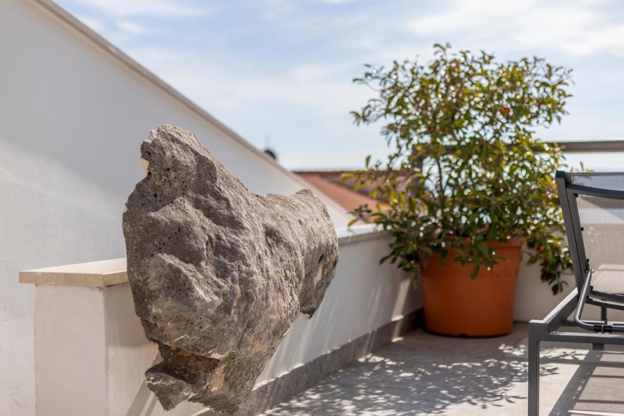 Holiday Home Lola, Sea On A Palm! Heated Pool Trogir Eksteriør billede
