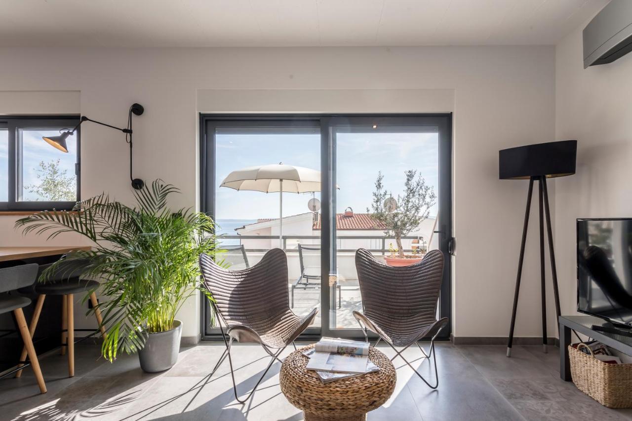 Holiday Home Lola, Sea On A Palm! Heated Pool Trogir Eksteriør billede